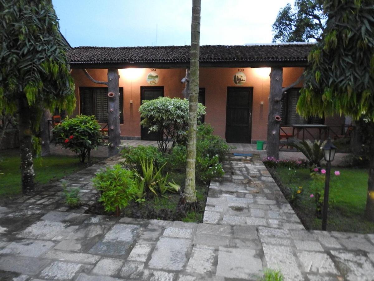 Hotel Travellers Jungle Camp Sauraha Exterior foto