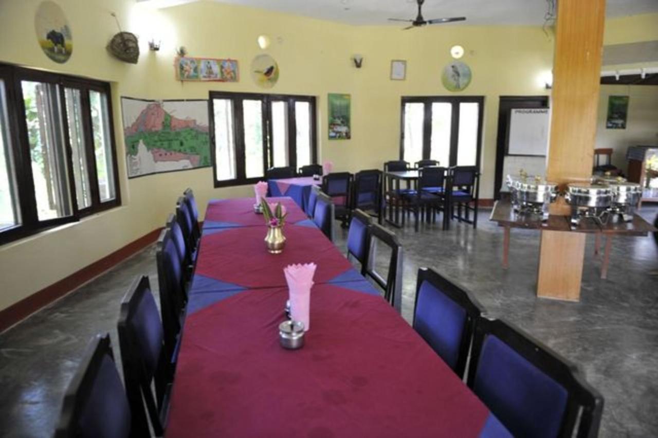 Hotel Travellers Jungle Camp Sauraha Exterior foto