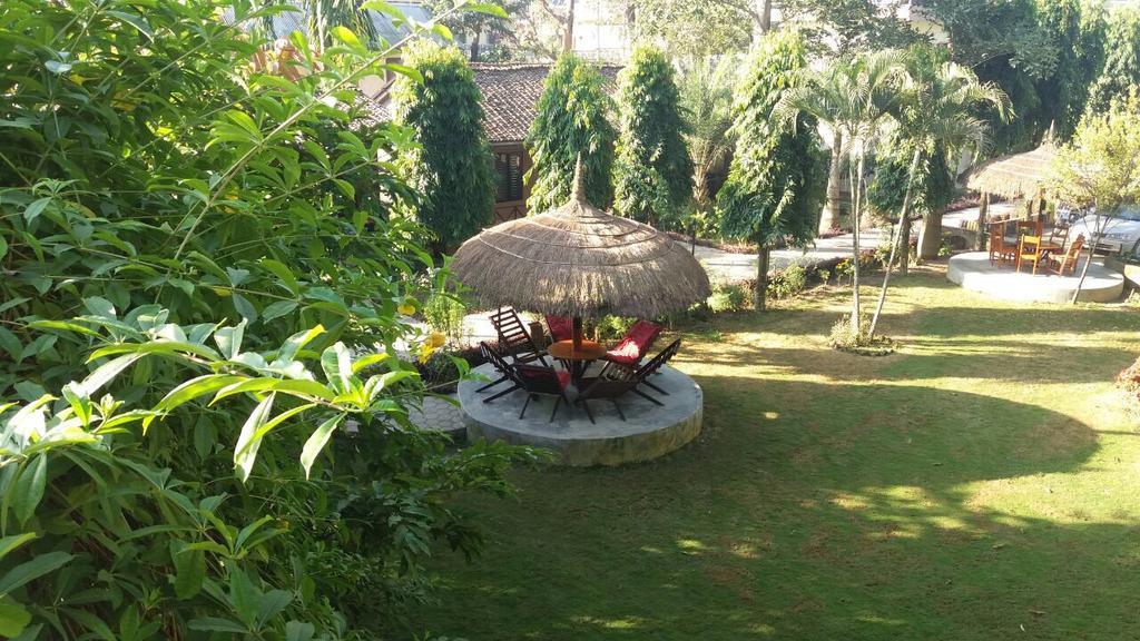 Hotel Travellers Jungle Camp Sauraha Exterior foto